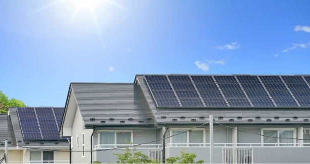 屋根に設置した太陽光パネル